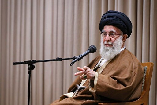 رهبر انقلاب: یک روز بعد از حمله به ایران، یک عده از عوامل آمریکا در یک پایتخت اروپایی نشستند و شروع کردند بحث کردن بر روی جایگزین جمهوری اسلامی/ شاه هم معین کردند/یک ایرانی هم در آن جمع بود، خاک بر سر آن ایرانی
