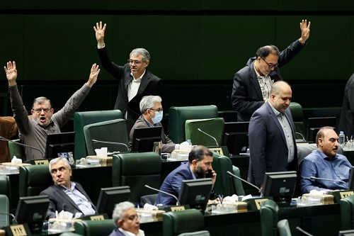 با طرح سه فوریتی مجلس برای خروج از NPT: هرگونه مذاکره با امریکا و سه کشور اروپایی و همکاری نظارتی با آژانس قطع خواهد شد